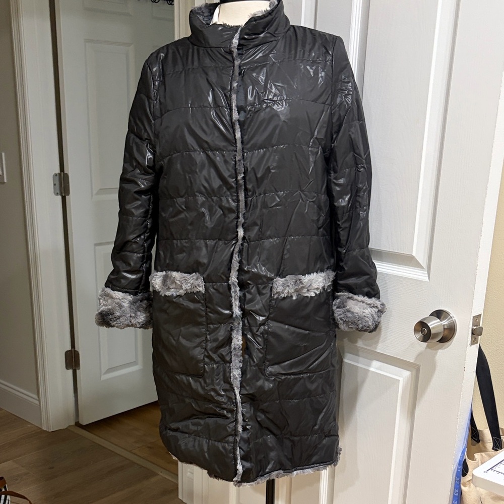 DAISY FUENTES Women's Quilted Coat with Faux Fur Trim size large L NEW WITH TAGS
